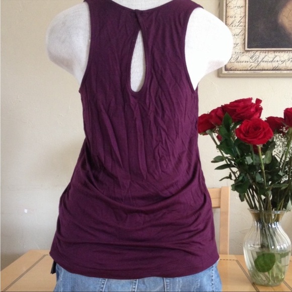Bundle of 2 Women’s XS Casual and sexy sleeveless tops - Picture 2 of 7